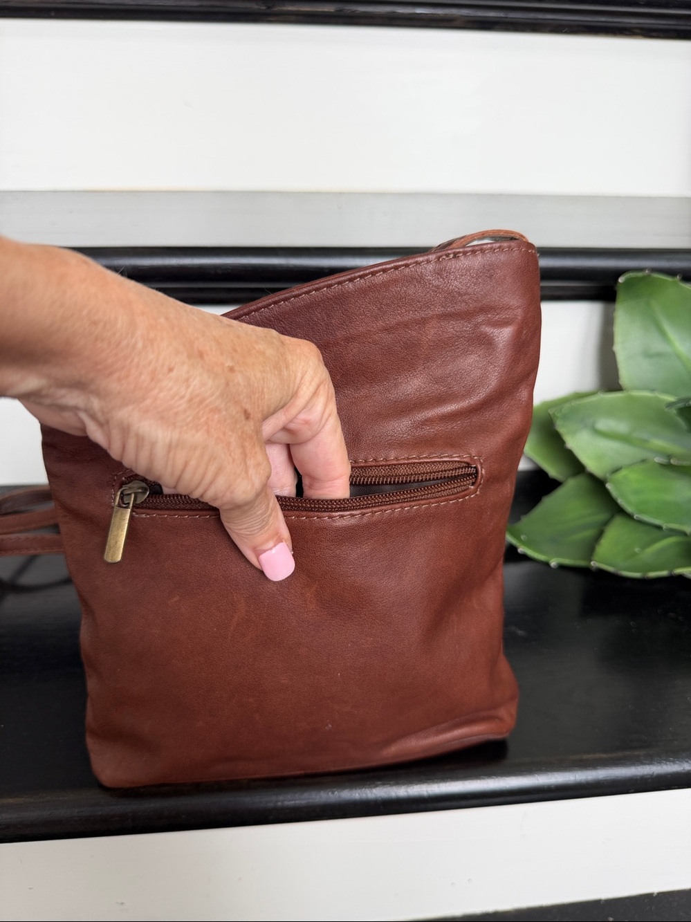 Vintage Italian genuine leather crossbody purse brown minimalist shoulder bag - Picture 4 of 9